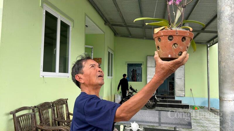 Người dân xã Hoà Thịnh vui mừng đón Tết trong căn nhà mới. Ảnh: Vũ Long