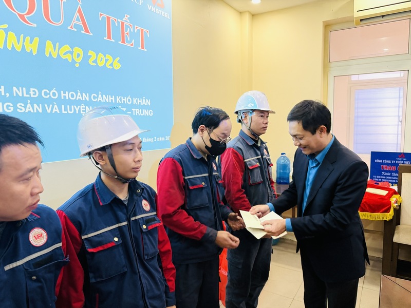 Chủ tịch Công đoàn Công Thương Việt Nam thăm, tặng quà Tết người lao động - 4