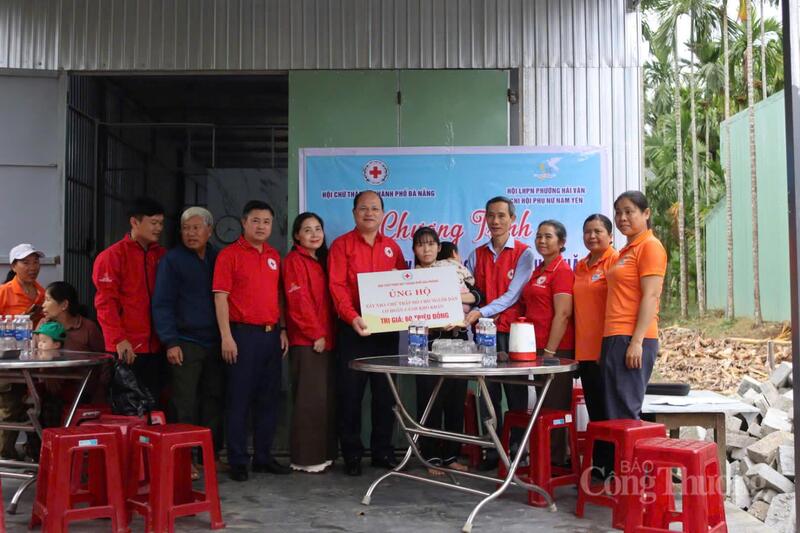 Hội Chữ thập đỏ TP. Hải Phòng trao hỗ trợ 60 triệu đồng cho mẹ con chị Diệp Thị Quý Mến xây dựng ngôi nhà mới trên nền đất của mái nhà tôn tạm bợ