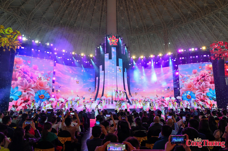 Thủ tướng Phạm Minh Chính dự Lễ bế mạc Hội chợ Mùa Xuân lần thứ nhất năm 2026 - 4