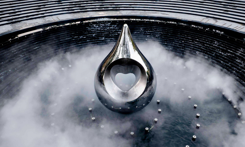 Tượng đài "Giọt nước" khoét hình trái tim mang nhiều ý nghĩa biểu tượng