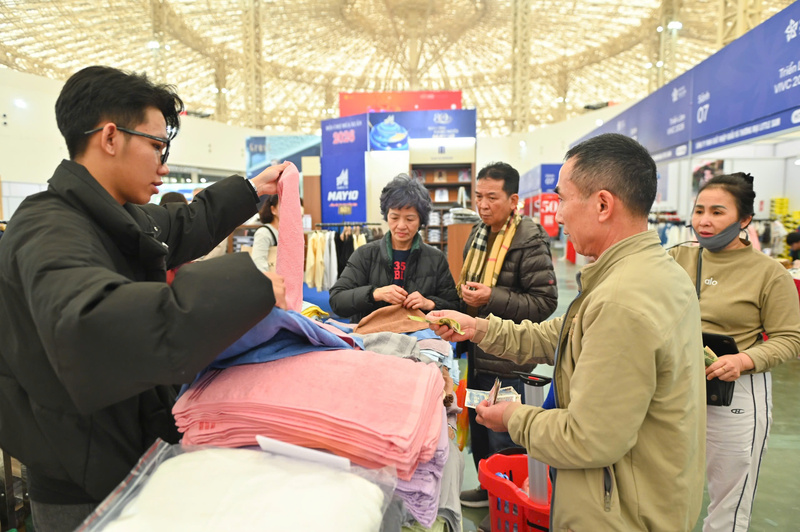 Các sự kiện hội chợ thương mại được kỳ vọng nâng tầm thương hiệu hàng Việt và tạo động lực tăng trưởng tiêu dùng nội địa giai đoạn 2025-2027. Ảnh: Nam Nguyễn