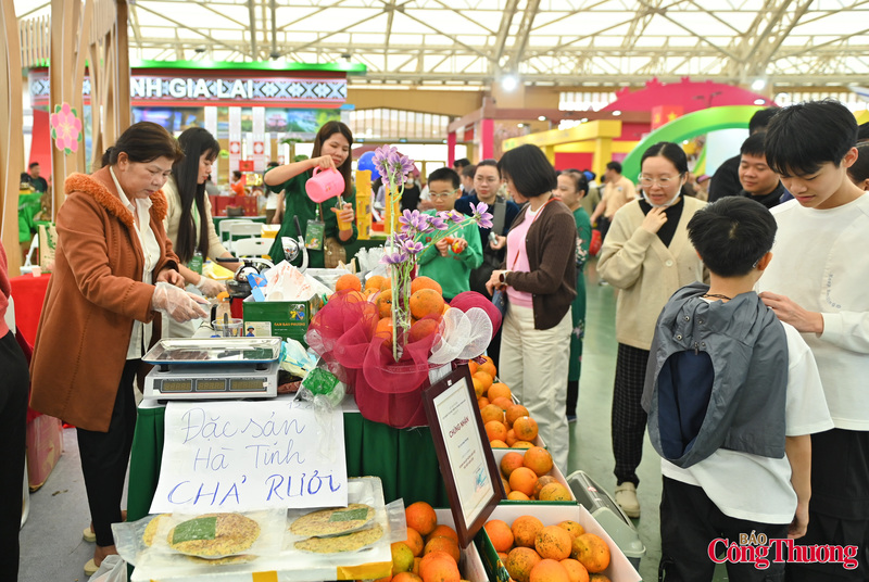Nhiều sản phẩm như mật ong rừng, thảo dược, thịt hun khói, rượu truyền thống, các loại hạt và nông sản khô được người tiêu dùng đánh giá cao về chất lượng và tính độc đáo. Không ít gian hàng ghi nhận doanh thu tăng so với kỳ hội chợ trước.