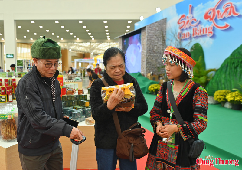 Các chương trình khuyến mại, dùng thử sản phẩm và hoạt động quảng bá văn hóa vùng miền cũng góp phần kích cầu tiêu dùng.