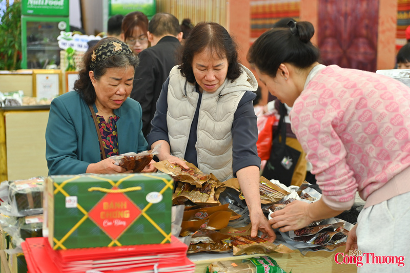 Gian hàng đặc sản vùng miền hút khách tại Hội chợ Mùa Xuân 2026 - 10