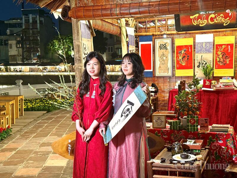 Hội chữ Xuân Bính Ngọ mở cửa xuyên Tết, phục vụ người dân, du khách tại Văn Miếu - Quốc Tử Giám. Ảnh: Diệu Anh