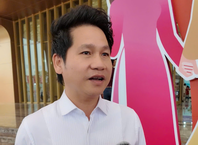 Ca sĩ Trọng Tấn: "Hội chợ Mùa Xuân 2026 không chỉ là nơi trưng bày sản phẩm, mà còn là nơi tổ chức những đại sự kiện xúc tiến thương mại mang tầm quốc gia và quốc tế." Ảnh: Hải Trung.
