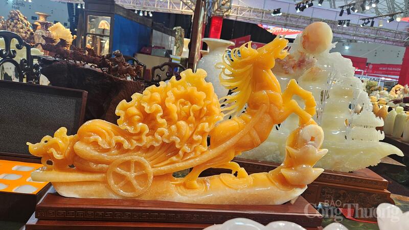 Trong phong thủy, ngựa tượng trưng cho sự trung thành, bền bỉ, mạnh mẽ, phù hợp làm quà tặng đầu xuân, không giới hạn độ tuổi hay bản mệnh.