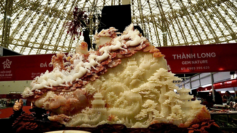 Hình tượng 'Bát mã truy phong' được làm bằng ngọc Onyx.