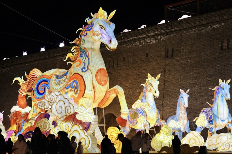 Lễ hội đèn lồng với chủ đề về ngựa ở tỉnh Thiểm Tây, Trung Quốc. Ảnh: China Daily
