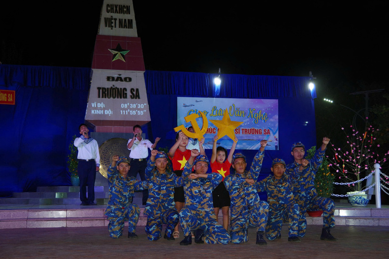 Hoạt động giao lưu văn hóa, văn nghệ trên đảo