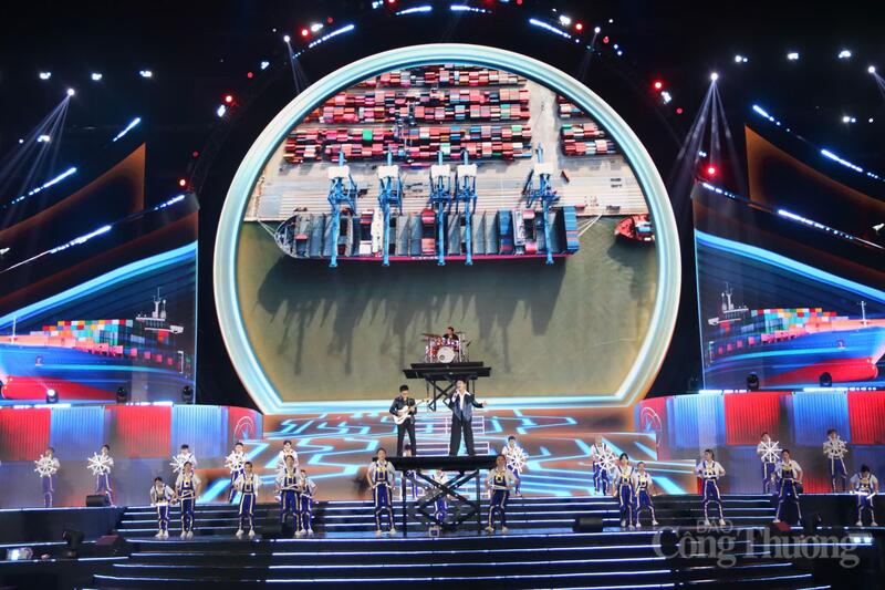 Các tiết mục nghệ thuật tại sự kiện.