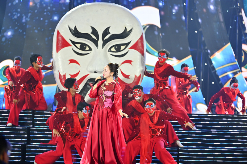 Toàn cảnh lễ bế mạc Hội chợ Mùa Xuân lần thứ nhất năm 2026 qua ảnh - 15