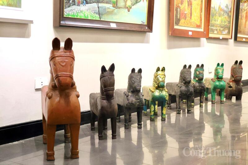 Các linh vật ngựa - biểu tượng của năm Bính Ngọ 2026 được hiện hữu qua nhiều loại hình nghệ thuật.