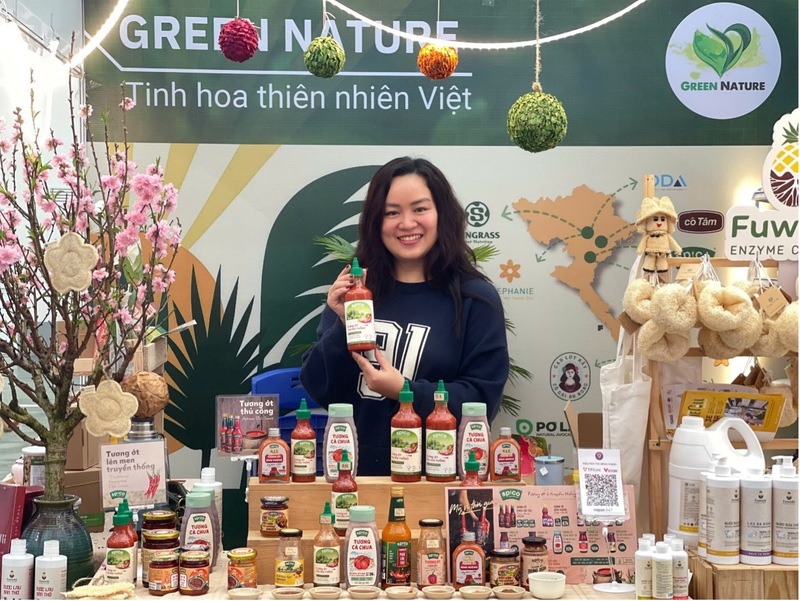 Green Nature mang đến các sản phẩm đa dạng từ trà, kẹo dừa cho đến các loại gia vị được sản xuất tại Việt Nam. Ảnh: Mai Linh