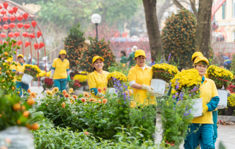 Không gian hoa xuân góp phần làm phong phú thêm hoạt động văn hóa - du lịch tại khu vực trung tâm Thủ đô.