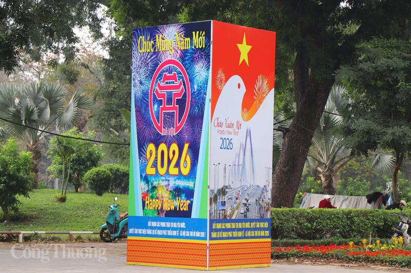 Phố phường Hà Nội trang hoàng rực rỡ đón tết Bính Ngọ 2026 - 13