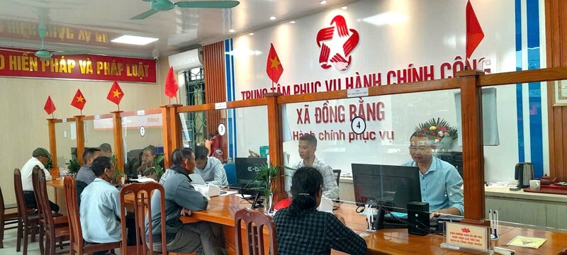 Trung tâm phục vụ hành chính công của xã Đồng Bằng hoạt động hiệu quả với tỷ lệ hồ sơ giải quyết đúng và trước hạn ở mức rất cao. Ảnh: Duy Trìu