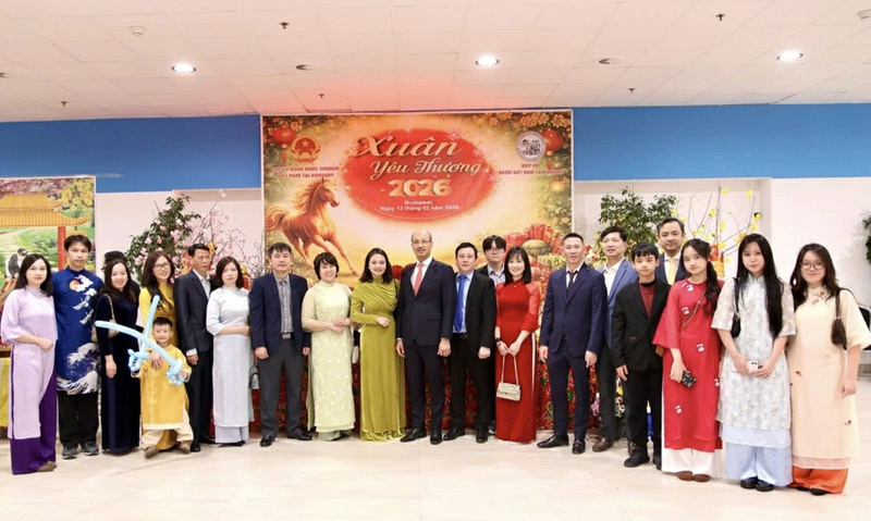 Chương trình Tết cộng đồng chào Xuân Bính Ngọ 2026 với sự tham gia của hơn 1.000 bà con cộng đồng người Việt Nam đang sinh sống, học tập và làm việc tại Hungary cùng đông đảo bạn bè sở tại.