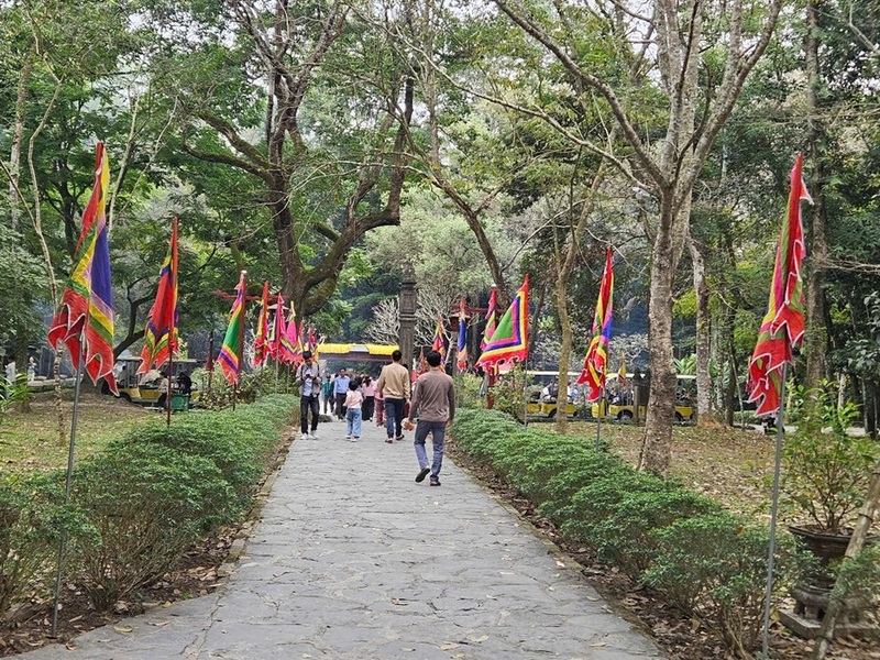 Khu di tích Lam Kinh thu hút rất đông khách du lịch dịp đầu xuân năm mới. Ảnh: Hoàng Minh