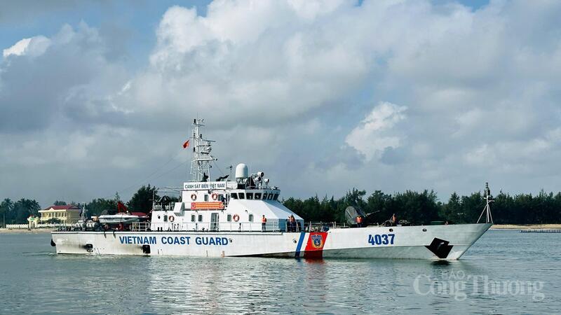 Tết với những người lính biển không phải là mâm cỗ sum vầy, mà là ca trực sẵn sàng chiến đấu, là ánh mắt dõi về phía trước giữa biển đêm canh cho đất liền có mùa Xuân trọn vẹn.