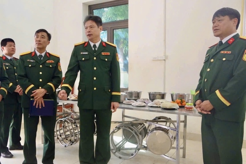 Các chiến sĩ trực Tết được quan tâm đến đời sống sinh hoạt. Ảnh: CTV