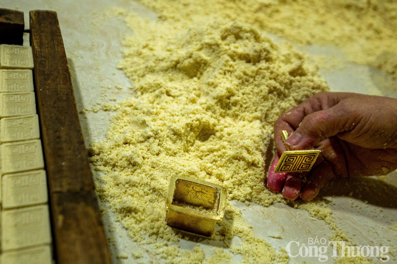 Nắp khuôn in bánh được khắc hình chữ "Thọ".