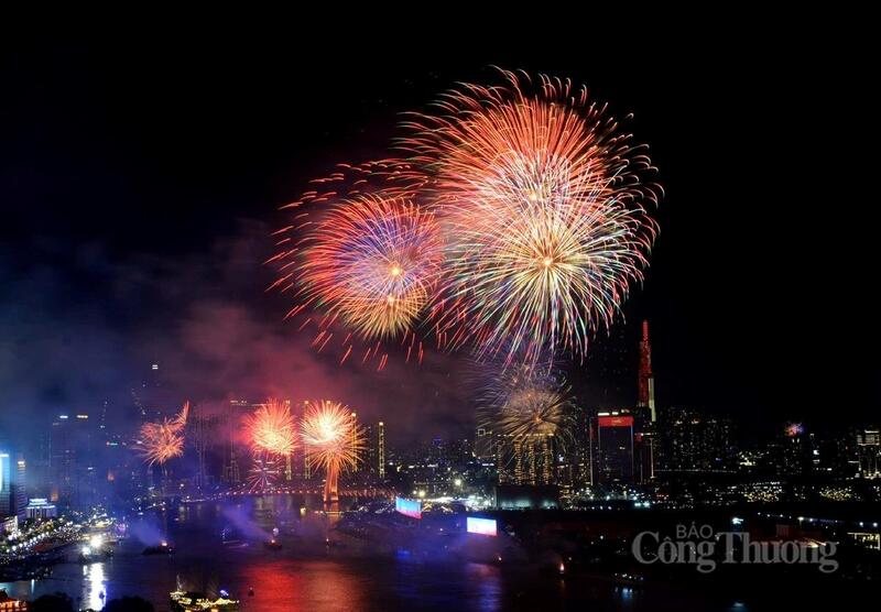 TP. Hồ Chí Minh tổ chức bắn pháo hoa chào mừng tết Nguyên đán Bính Ngọ 2026 tại 17 điểm trên địa bàn. Ảnh minh họa.