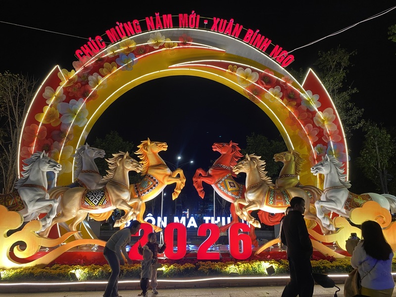 Biểu tượng mã đáo thành công ở trung tâm phường Buôn Ma Thuột. Ảnh: Công Bắc