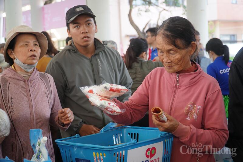 Phong trào Tết Nhân ái Xuân Bính Ngọ 2026 do Trung ương Hội Chữ thập đỏ Việt Nam phát động đã đến đến với hơn 25.300 hộ nghèo, hộ khó khăn, người dễ bị tổn thương tại TP. Đà Nẵng