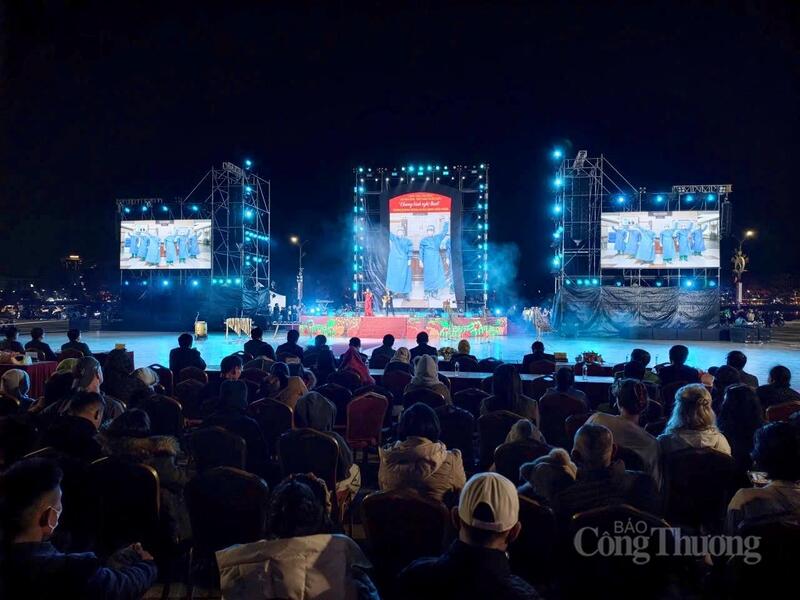 Tại Quảng trường Lâm Viên, phường Xuân Hương - Đà Lạt. Ảnh: Minh An