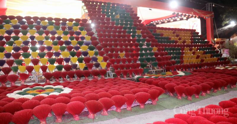 Làng hương Quảng Phú Cầu là điểm du lịch check - in được du khách trong và ngoài nước yêu thích