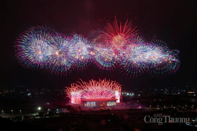 Hà Nội sẽ bắn pháo hoa tầm cao kết hợp với pháo hoa tầm thấp và hỏa thuật. Ảnh minh họa