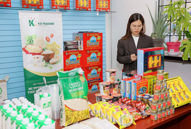 Nhiều sản phẩm hàng hóa Việt Nam được quảng bá, giới thiệu tại thị trường Canada.