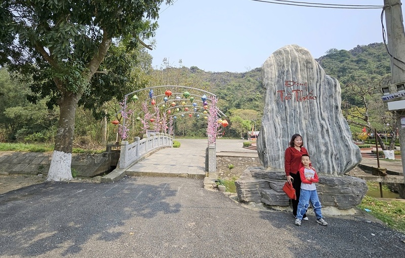 Động Từ Thức cũng là điểm đến lý tưởng của du khách thập phương trong dịp đầu xuân năm mới. Ảnh: Hoàng Minh