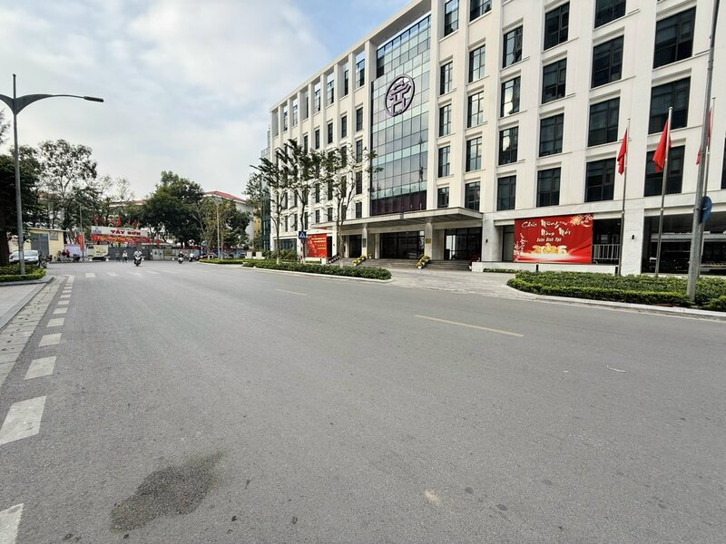 Một Hà Nội rất khác ngày thường, vắng vẻ, yên bình. Ảnh: Diệu Anh