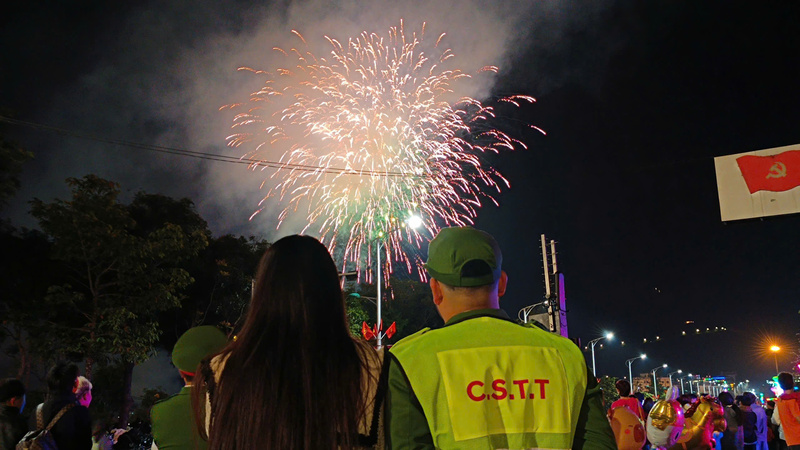 Để sự kiện diễn ra trọn vẹn và an toàn, các cơ quan chức năng đã chủ động triển khai các phương án đảm bảo an ninh trật tự cho người dân.