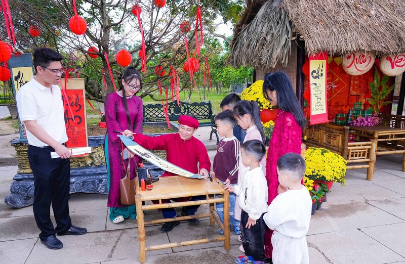 Không gian Tết xưa thu hút người dân tham quan