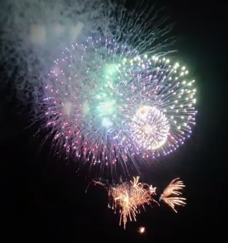 Cần Thơ: Pháo hoa rực rỡ chào Xuân Bính Ngọ 2026 - 5