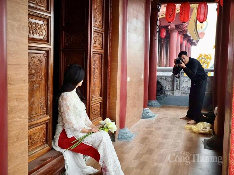 Mỗi góc chùa đều mang giá trị thẩm mỹ, trở thành điểm check-in được nhiều du khách yêu thích trong dịp đầu xuân.