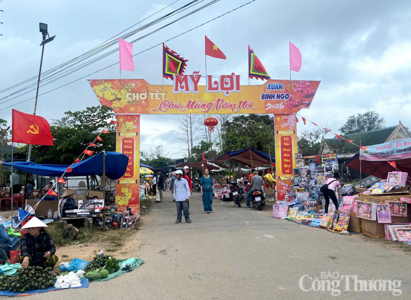 Chợ Tết làng Mỹ Lợi có từ lâu đời, chợ chỉ đông chợ trong 3 ngày Tết, thu hút rất đông người dân và du khách khắp vùng du xuân, mua tài lộc.