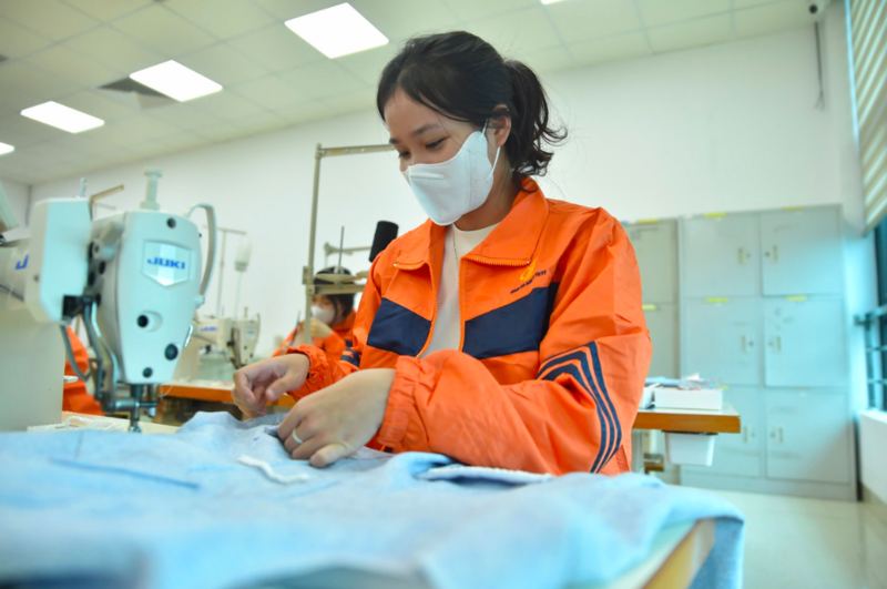 Ngành dệt may Việt Nam đặt mục tiêu giữ vững vị trí top 3 về xuất khẩu trên thị trường dệt may toàn cầu. Ảnh: Nguyễn Nam