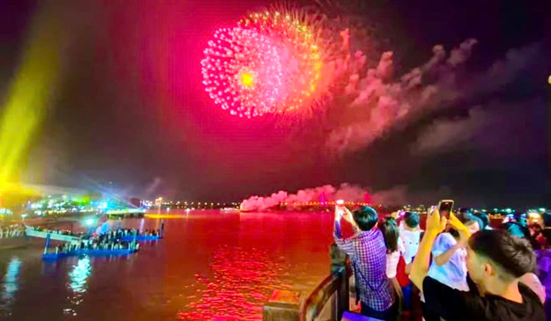 Cần Thơ: Pháo hoa rực rỡ chào Xuân Bính Ngọ 2026 - 3
