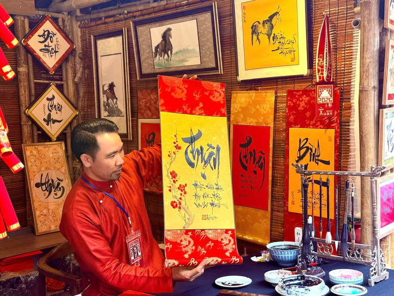 Mỗi bức thư pháp đều mang ý nghĩa sâu sắc, có tính thẩm mỹ cao. Ảnh: Diệu Anh