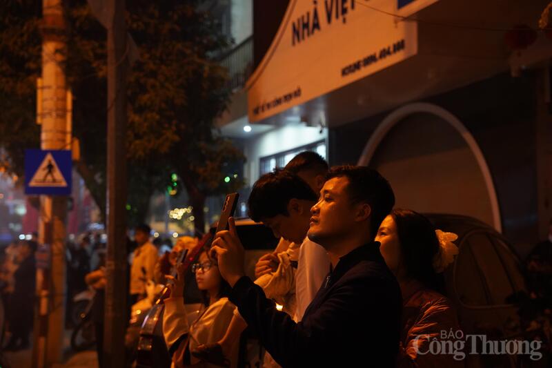 Rực rỡ pháo hoa đón giao thừa Bính Ngọ 2026 tại Hưng Yên - 9