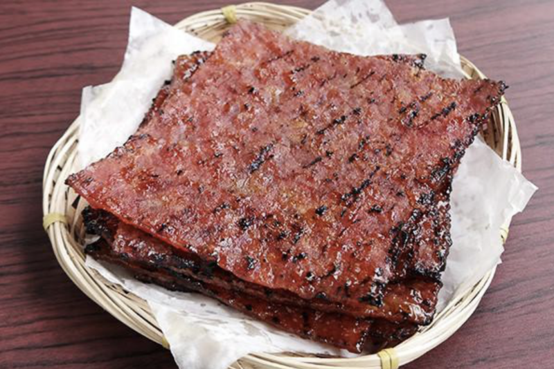 Thịt nướng Bakkwa trên mâm cơm ngày Tết của người Malaysia và Singapore.