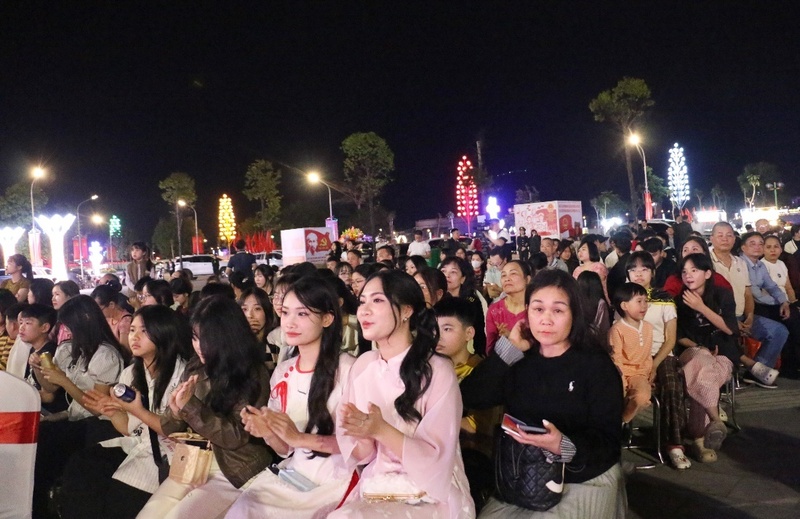 Mỗi người dân đều mang theo ước vọng về một năm mới nhiều thành công và hạnh phúc. Ảnh: CTV