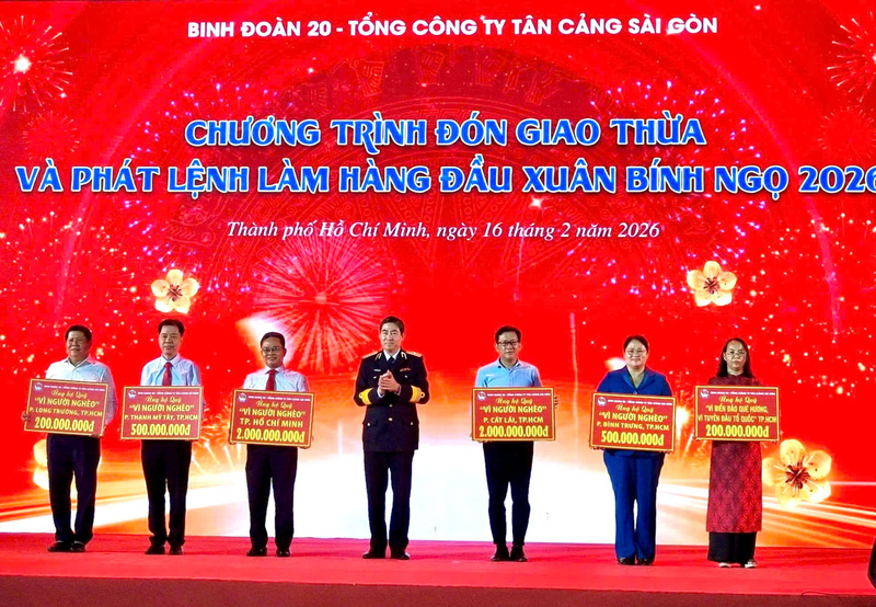 Binh đoàn 20 đã trao ủng hộ Quỹ "Vì người nghèo" của TP. Hồ Chí Minh, các xã, phường trên địa bàn và Quỹ "Vì biển đảo quê hương".
