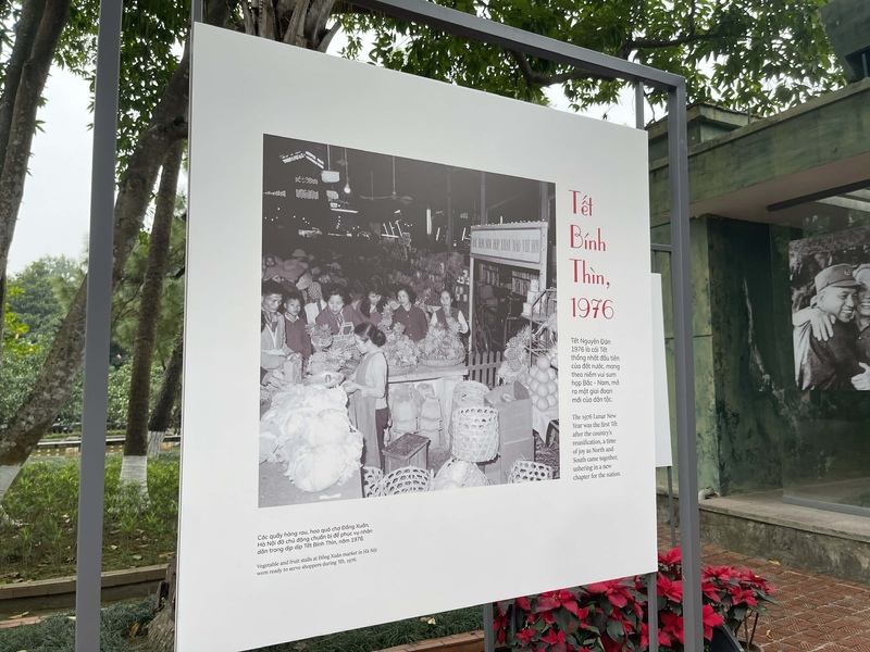 Một số tác phẩm được trưng bày tại Đường hoa Tết. Ảnh Tường Vy