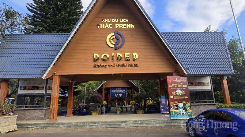 Khu du lịch Thác Prenn chiều mùng 1 Tết gần như không có bóng người. Ảnh: Lê Sơn